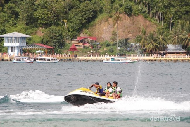 Menjajal Aneka Water Sport Seru di Pulau Cingkuak