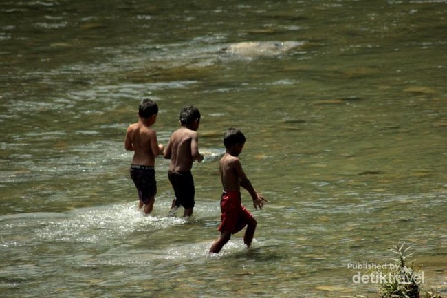 Menjalin Keakraban Sambil Jelajah Bukit Jalin di Aceh