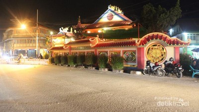 Menjelajah Singkawang di Malam Hari, Cantik!