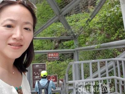 Menjelajahi Trek yang Diapit 2 Tebing dari Taiwan