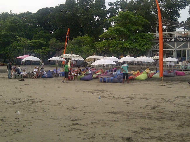 Menjelang Sunset di Pantai Seminyak, Bali