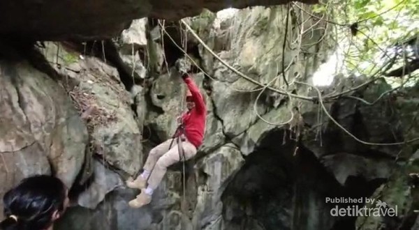 Semakin dekat dengan dasar gua Semprong.