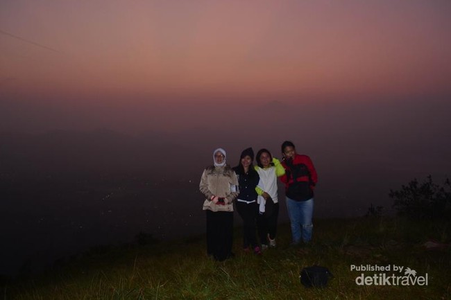 Menyambut Pagi di Gunung Putri Lembang