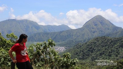 Menyentuh Atap Nusa Tenggara Barat