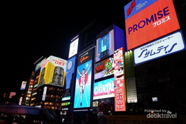 Menyusuri Dotonbori Saat Malam Hari