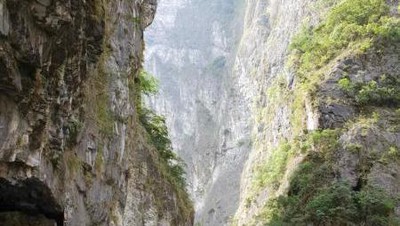 Menyusuri Jalan di Bibir Tebing yang Curam di Taiwan