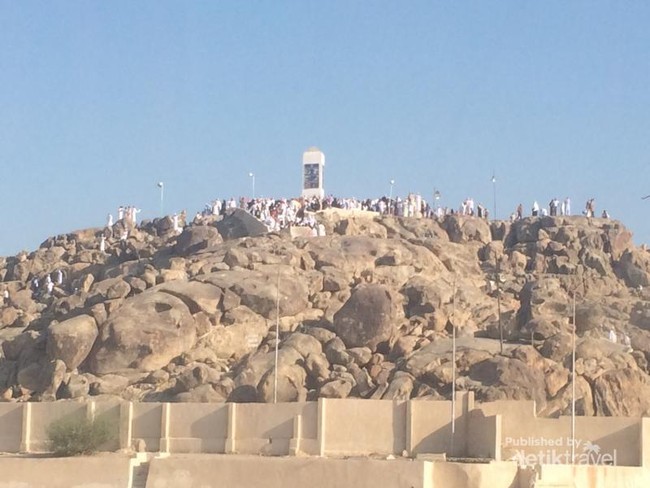 Menyusuri Puncak Jabal Rahmah di Arab Saudi
