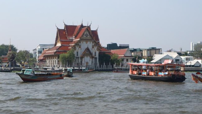 Menyusuri Sungai Jalur Transportasi Vital Warga Bangkok
