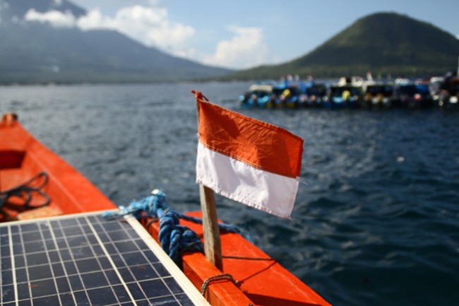 Merah dan Putihnya Lalu Lintas Perairan Ternate