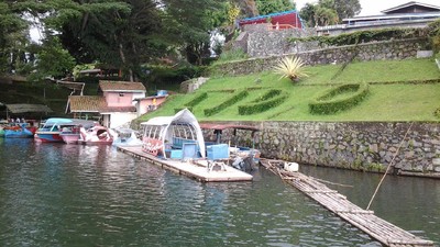 Merakit di Danau Lido