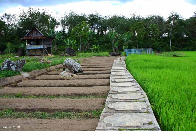 Merasakan Jaman Batu di Tegur Wangi Lama