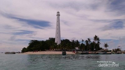 Mercusuar Pulau Lengkuas yang Ikonik