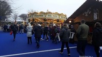 Komidi putar di Edinburgh Christmas Market salah satu favorit wisatawan yang datang bersama keluarga.