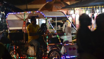 Meriahnya Malam di Simpang 7 Kudus