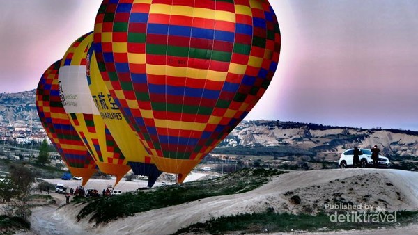 Naik Balon Udara di Turki, Pemandangannya Menakjubkan