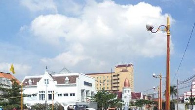 Naik Becak Menikmati Surabaya, Seru!
