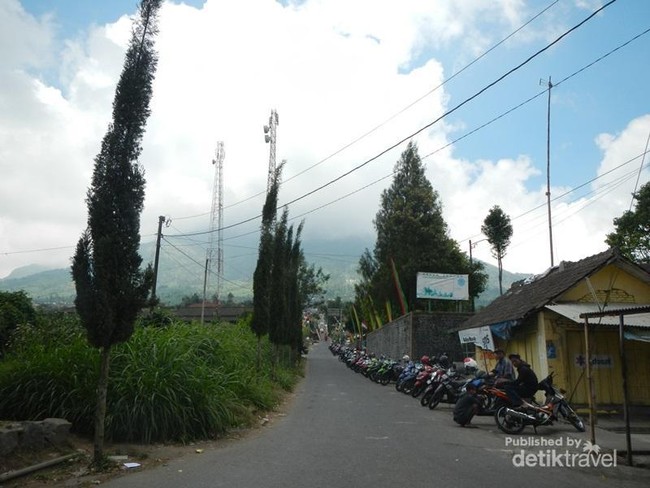 Naik Merapi, Singgah Dulu ke Pasar Setan