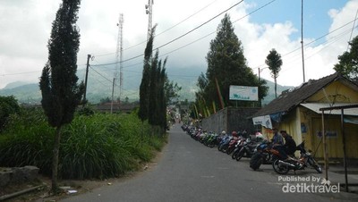 Naik Merapi, Singgah Dulu ke Pasar Setan