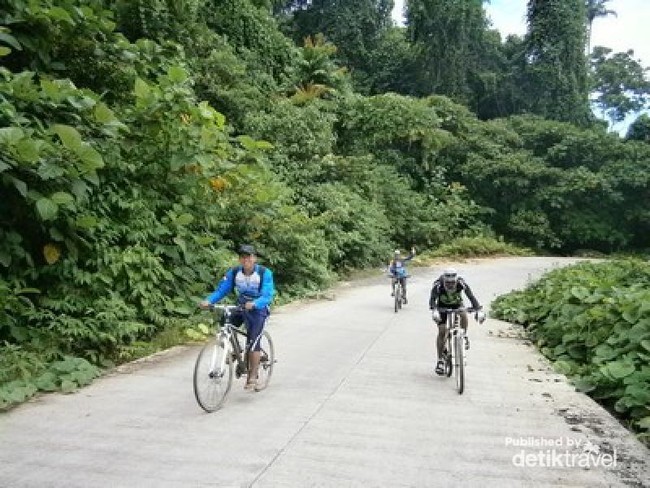 Naik Sepeda... Tapi di Raja Ampat