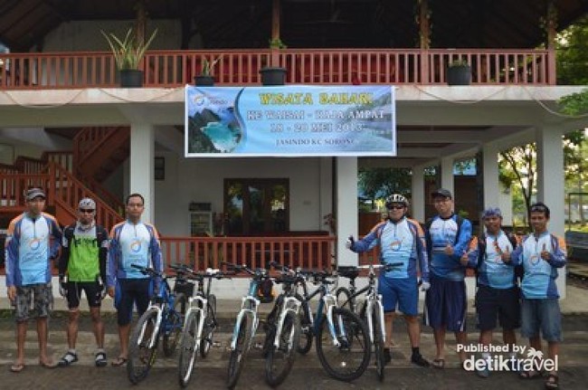 Naik Sepeda... Tapi di Raja Ampat