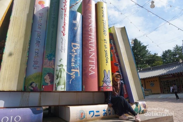 Buku-buku raksasa di Nami Island