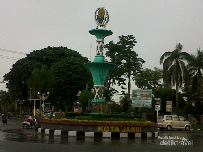 Ngabuburit Asyik ke Jembatan Gentala Arasy, Jambi