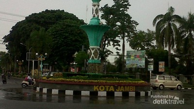 Ngabuburit Asyik ke Jembatan Gentala Arasy, Jambi