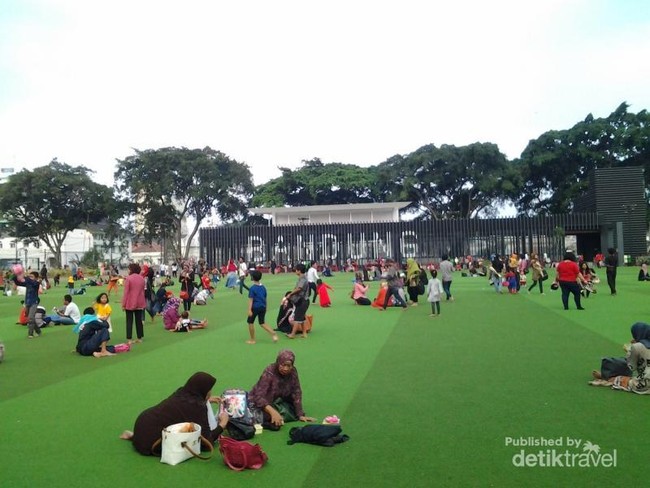 Ngabuburit di Bandung, ke Taman Alun-alun Kota Saja