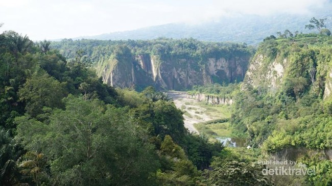 Ngarai Sianok Bukittinggi di Saat Cuaca Cerah, Begitu Cantik