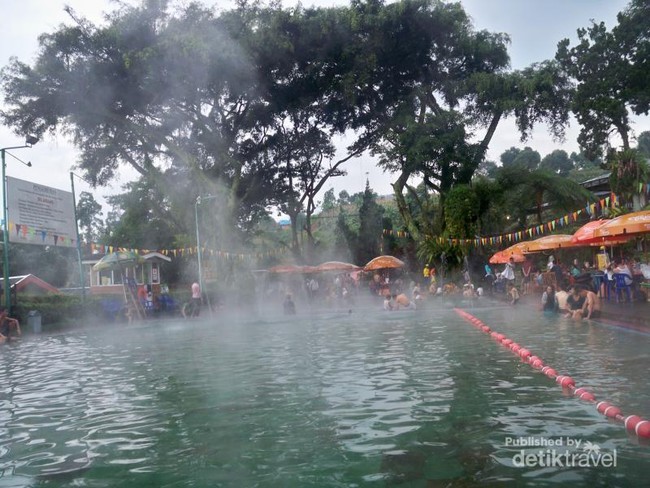Nikmatnya Berendam Air Panas di Sariater Subang
