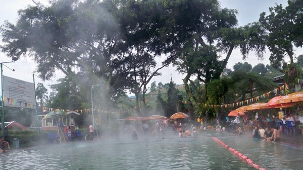 Nikmatnya Berendam Air Panas di Sariater Subang