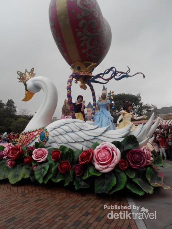 Nonton Parade Disneyland di Hong Kong, Seru!