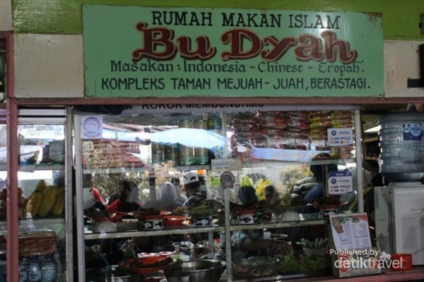 Rumah makan Islam/muslim Bu Dyah  menyediakan masakan Indonesia, Chinese, Eropa yang berlokasi di Kompleks Taman Mejuah-juah, Berastagi