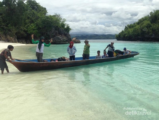 Oyama, Pantai dengan Air Sejernih Kaca di Sulawesi Tengah