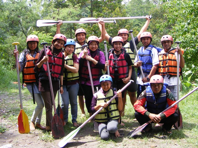 Pacu Adrenalin dengan Rafting di Sungai Elo, Magelang