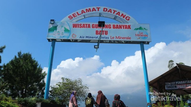 Pacu Adrenalin di Paralayang Gunung Banyak