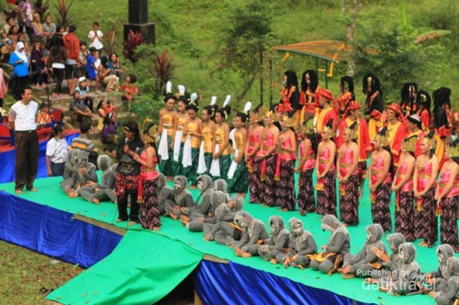 Pagelaran Wayang & Mitos di Balik Goa Kiskendo, Yogyakarta