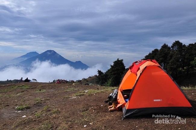 Pagi yang Romantis di Gunung Prau, Dieng