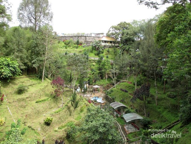 Pagoda Emas & Taman Cantik di Sumatera Utara