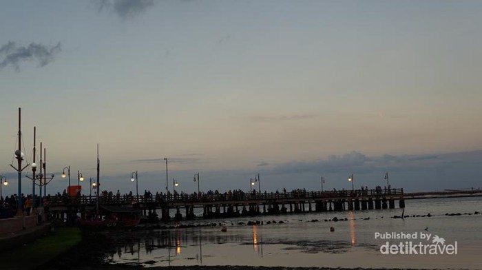 Pantai Ancol Saat Senja
