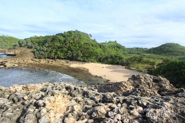 Pantai Cantik Di Malang Itu Namanya Watu Leter