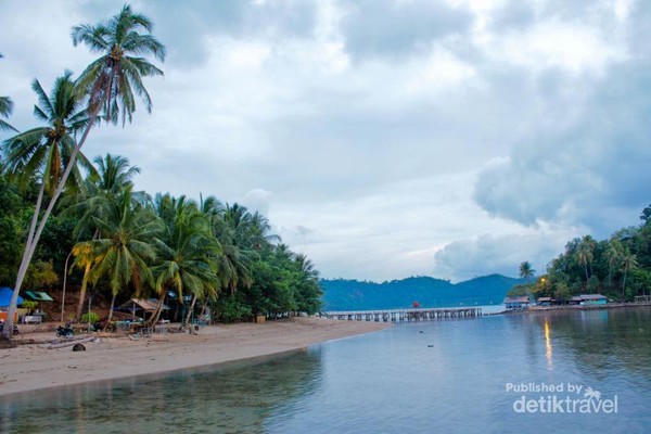  Pantai  Carocok  Padang Tidak Kalah Indah dengan Derawan