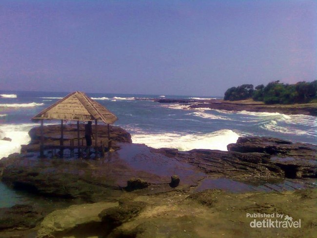 Pantai Cicalobak, Pantai Eksotik di Garut