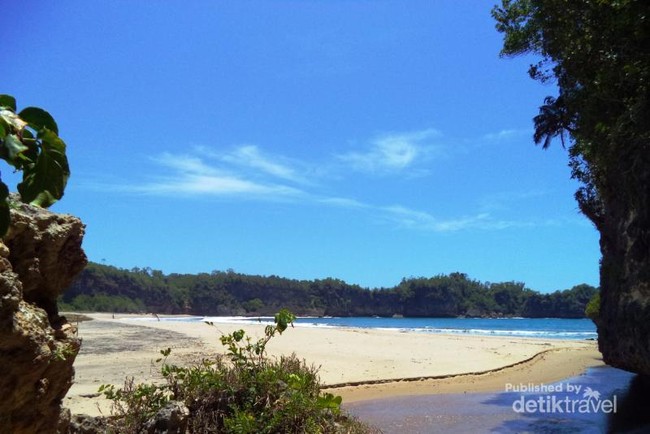 Pantai di Pacitan Ini Ngetop Gara-gara Si Bolang