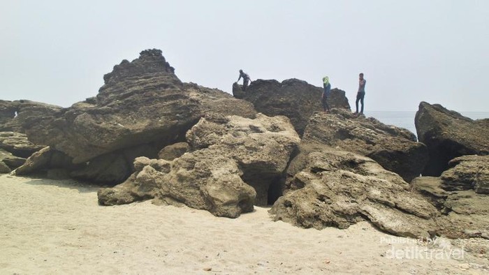 Pantai Enu di Donggala yang Cantik Luar Dalam