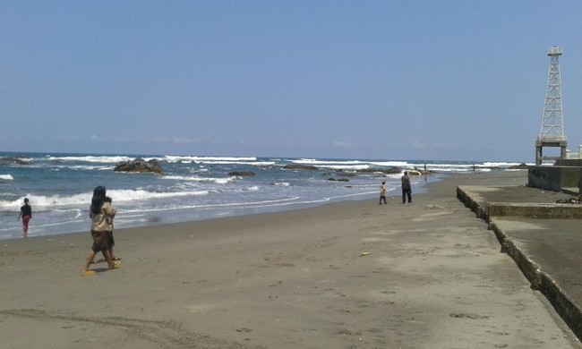 Pantai Jayanti di Cianjur Punya Ombak Indah & Ikan Lezat