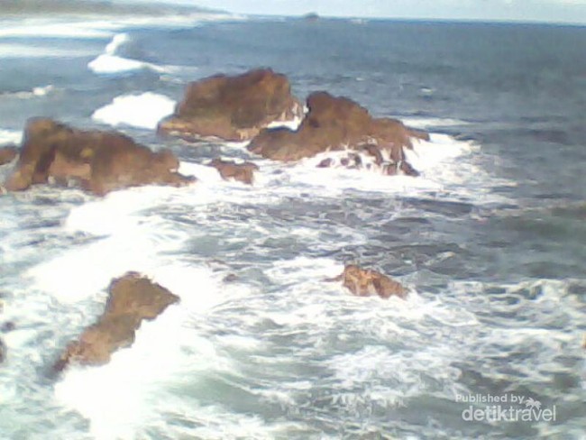 Pantai Karang Tawulan, Perawan dari Tasikmalaya