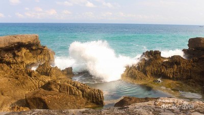 Pantai Kedung Tumpang, Jacuzzi Alam dari Tulungagung