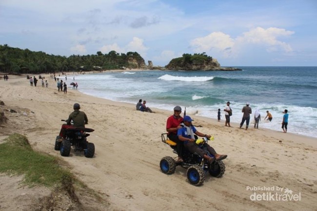 Pantai Klayar yang Indah & Menantang