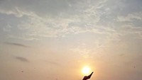 Menikmati indahnya sunset